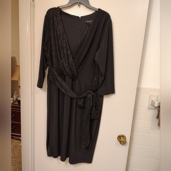 HOLIDAY DRESS - Picture 2 of 10